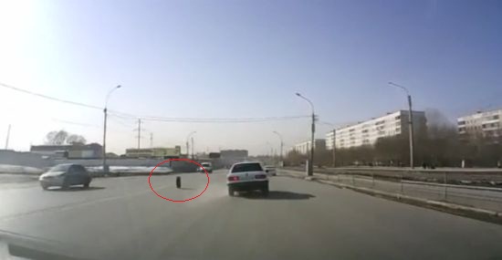 Коварное колесо от автомобиля (видео)