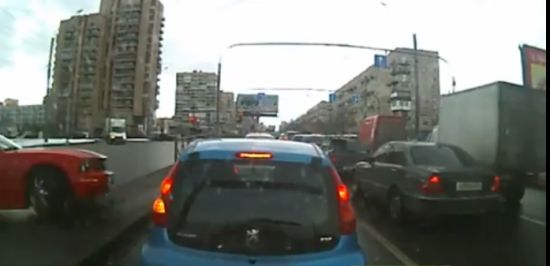 Летающий Ford Mustang (видео)