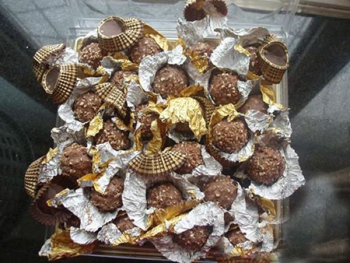 Сюрприз в шоколадных конфетах (8 фото)