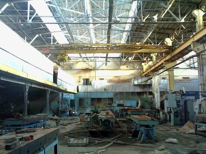 Полузаброшенный завод АВИАКОР (23 фото)