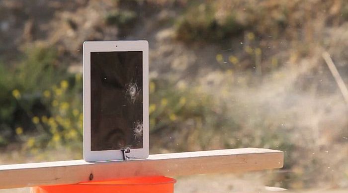 iPad против пули (8 фото)