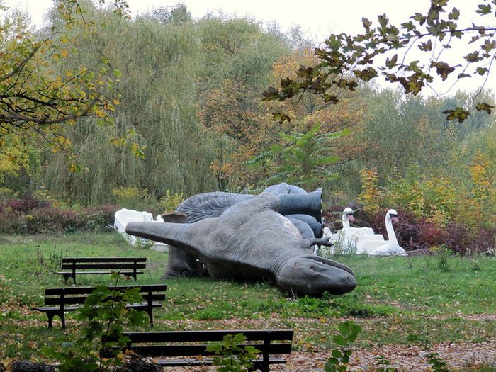 Кладбище динозавров в Восточном Берлине (16 фото)