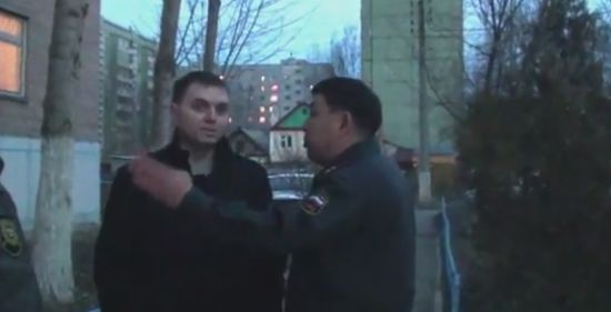 Подполовник полиции не любит, когда его снимают на камеру (2 видео)