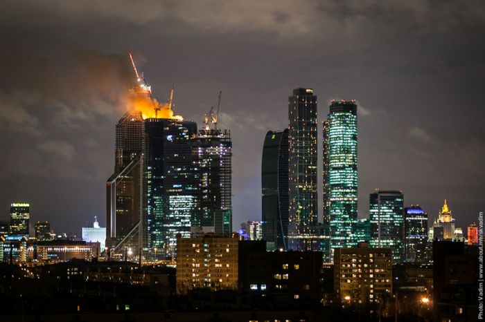 Пожар в центре "Москва-Сити" (21 фото + 2 видео)