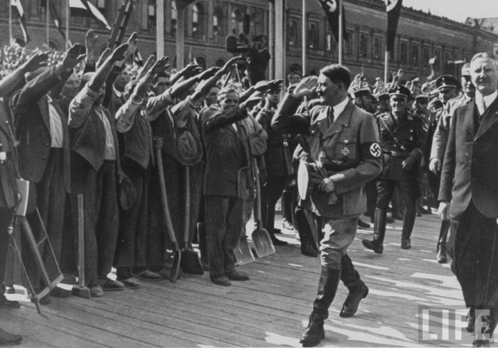 Редкие фотографии Гитлера (61 фото)