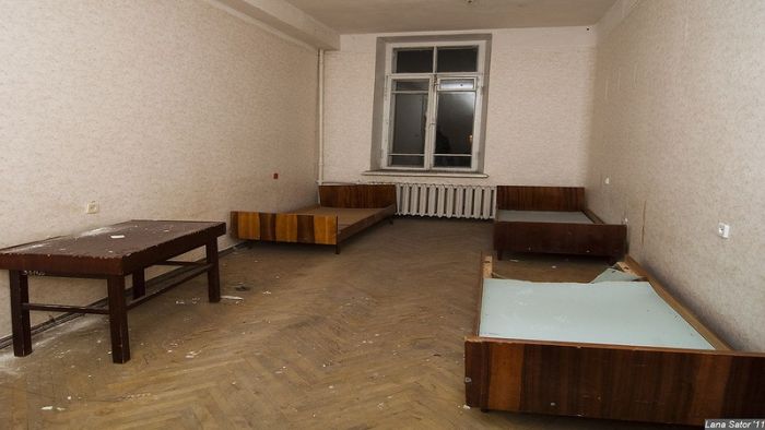 Заброшенный отель в Киеве (40 фото)