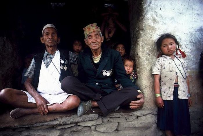 Добыча дикого меда в Непале (13 фото)
