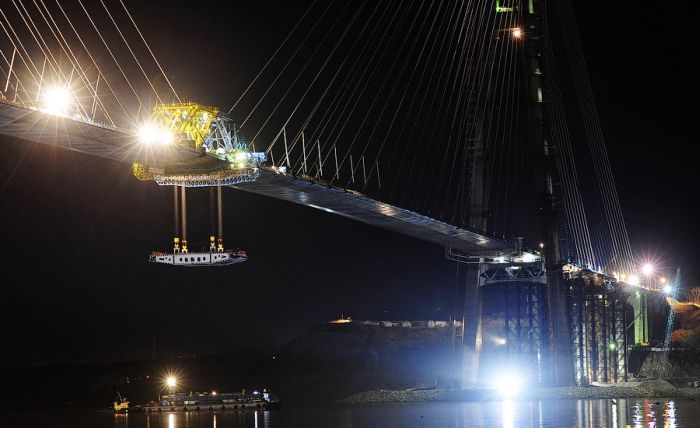 Мост "Русский" сомкнулся (32 фото + видео)