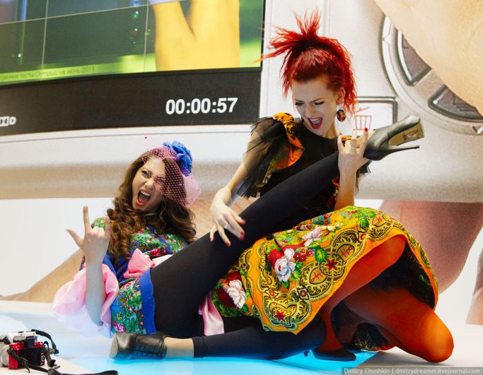 Милые девушки с Photo Expo 2012 (46 фото)