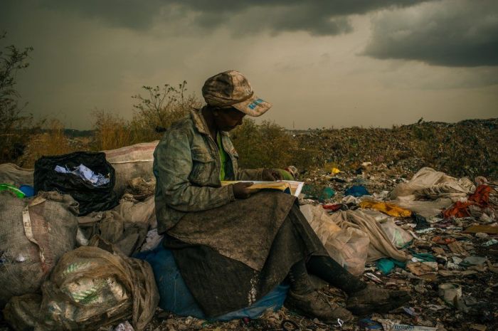 Работа на свалке в Кении (14 фото)