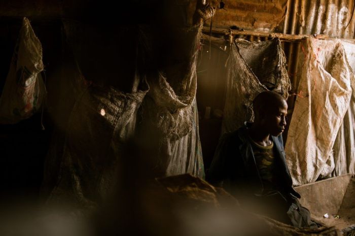 Работа на свалке в Кении (14 фото)