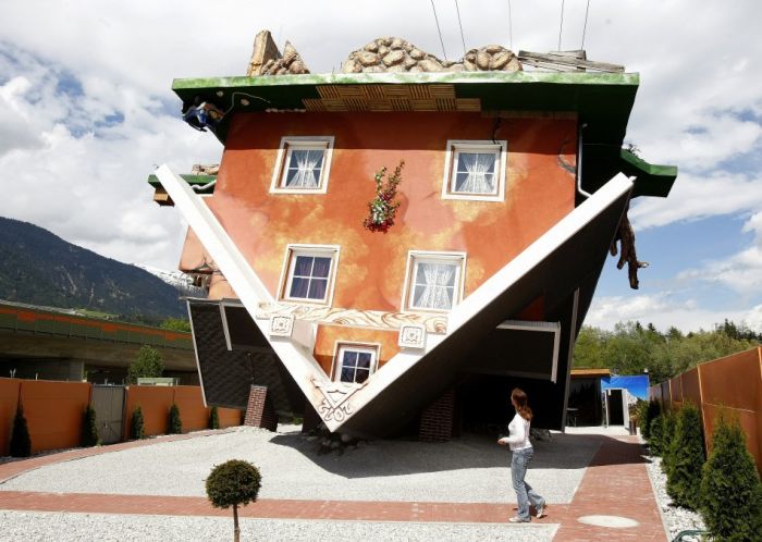 Перевернутый дом в Австрии (9 фото + видео)