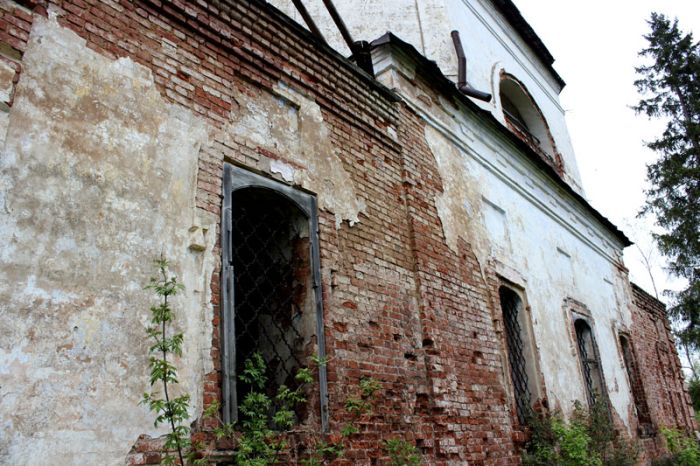 Покинутая церковь в деревне Карпина Гора (43 фото)