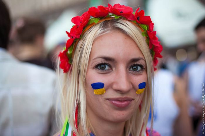 Болельщицы на матче Украина-Швеция (30 фото)