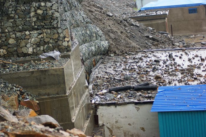 Обрушение габионной стены во Владивостоке (23 фото)