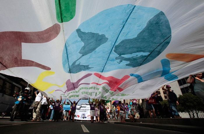 Голый протест в Рио-де-Жанейро (12 фото)