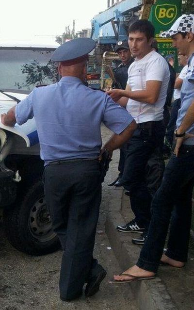 Полицейский УАЗ против Роллс-Ройса (2 фото + видео)