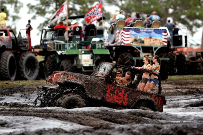 Фестиваль любителей грязи «Okeechobee Mudfest» (38 фото)
