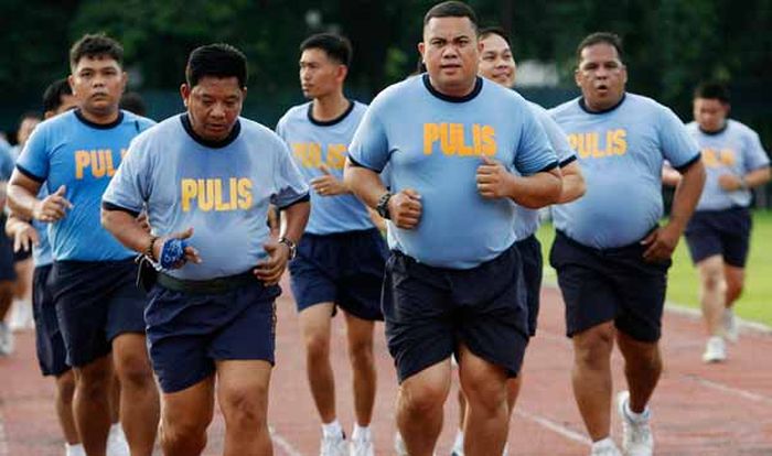 Филиппинская полицейская переаттестация (4 фото)