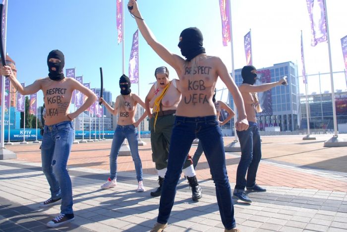 FEMEN против Евро-2012 (33 фото + видео)
