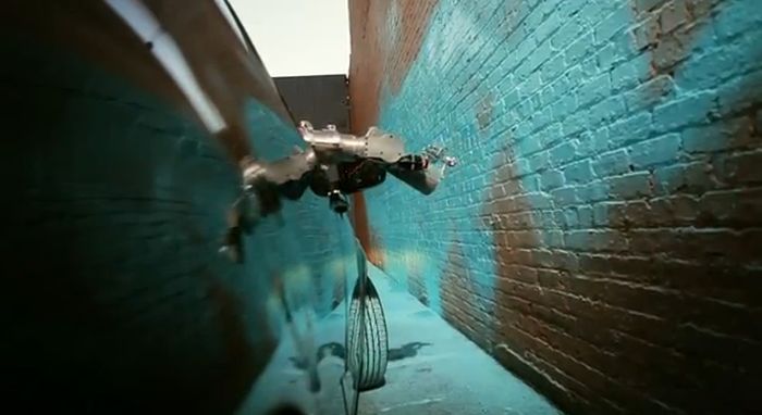 Автомобиль-робот создает шедевры граффити (41 фото)