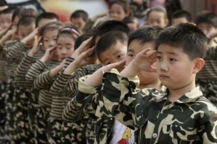 Суровое воспитание китайских детей (7 фото)
