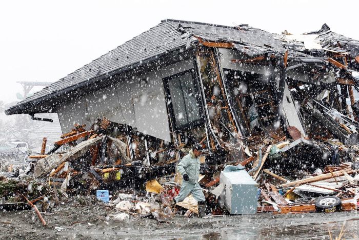 Японский аэропорт, который был разрушен цунами (30 фото)