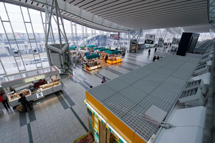Японский аэропорт, который был разрушен цунами (30 фото)
