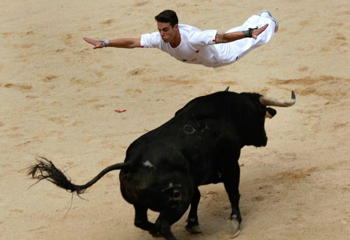 Сан-Фермин - опасный забег с быками (39 фото)