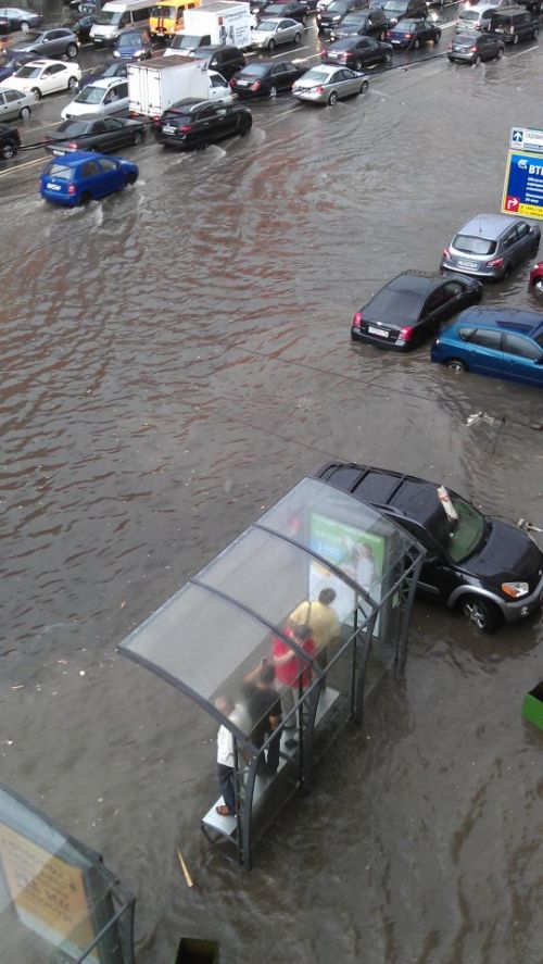 Центр Москвы затопило после ливня (12 фото + видео)
