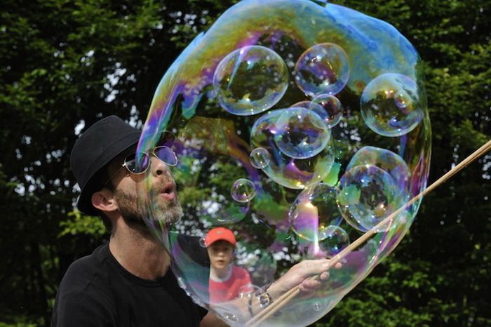 Огромные мыльные пузыри (11 фото + текст)