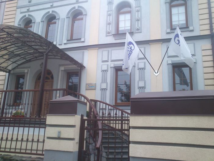 Что скрывается на заднем дворе офиса Газпрома (5 фото + видео)