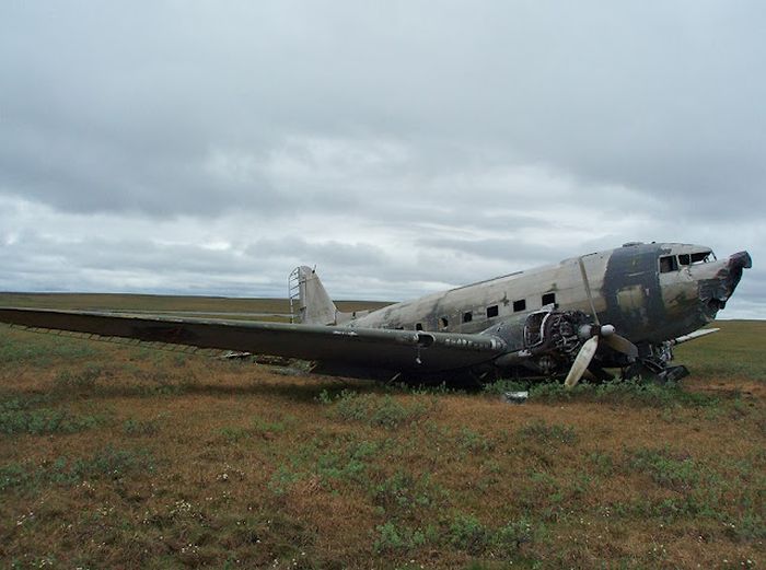 Самолет, затерянный во времени (14 фото)