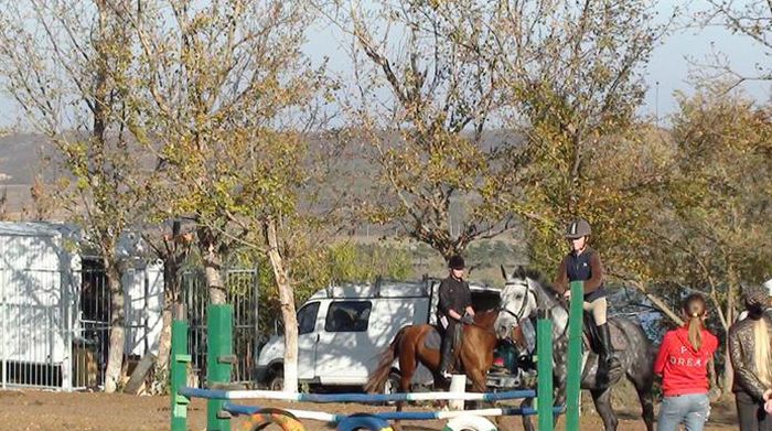 Полузаброшенная школа конного спорта в г. Железноводск (12 фото)