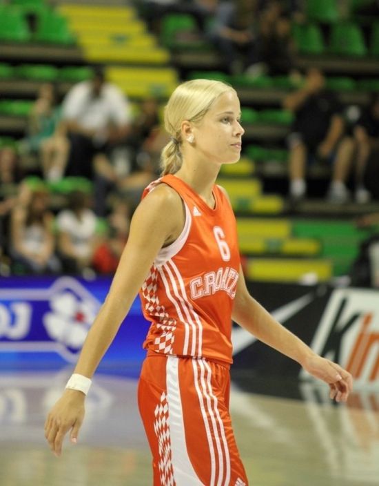 Антония Мисура - сексуальная баскетболистка (25 фото)