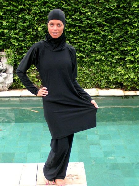 Креативный купальный костюм для мусульманок (5 фото)