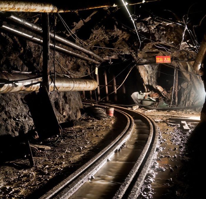 Таинственные заброшенные шахты (38 фото)