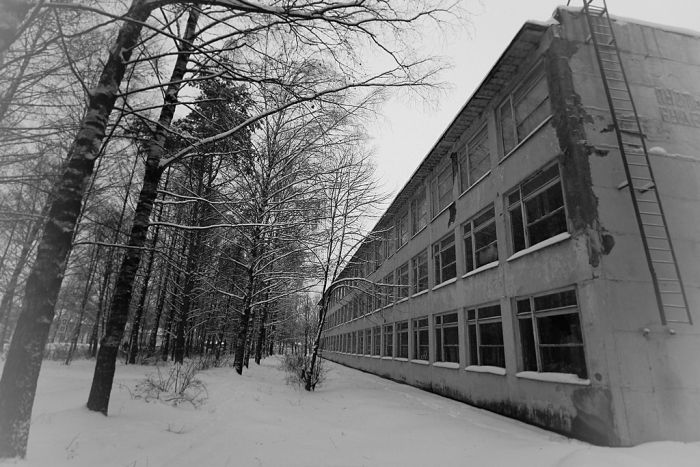 Заброшенная школа (30 фото)