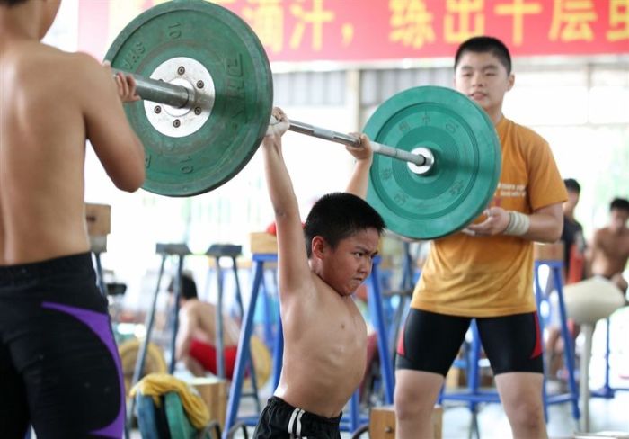 Чего стоят китайские золотые медали на Олимпиаде (38 фото)