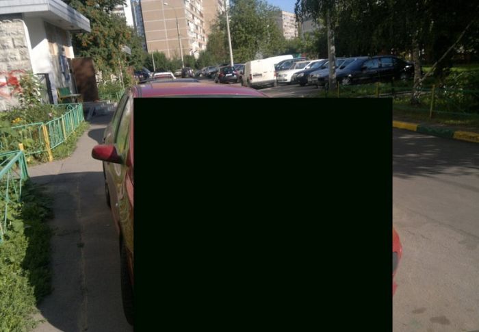 Автоместь на парковке (4 фото)