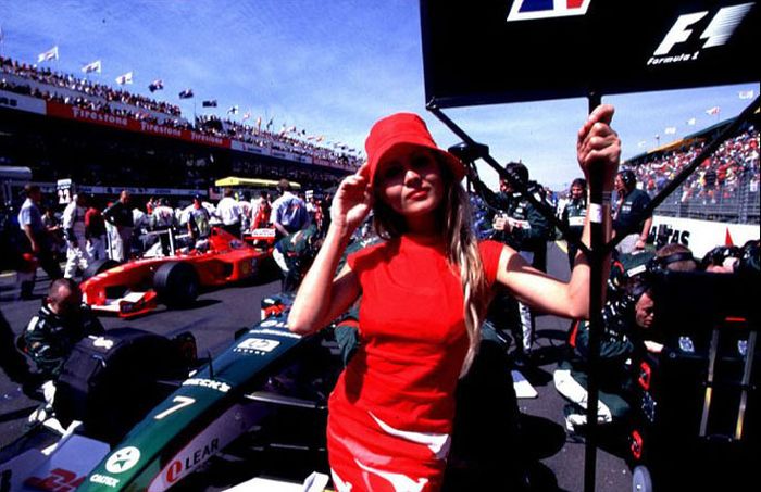 Симпатичные девушки Формулы 1 (67 фото)