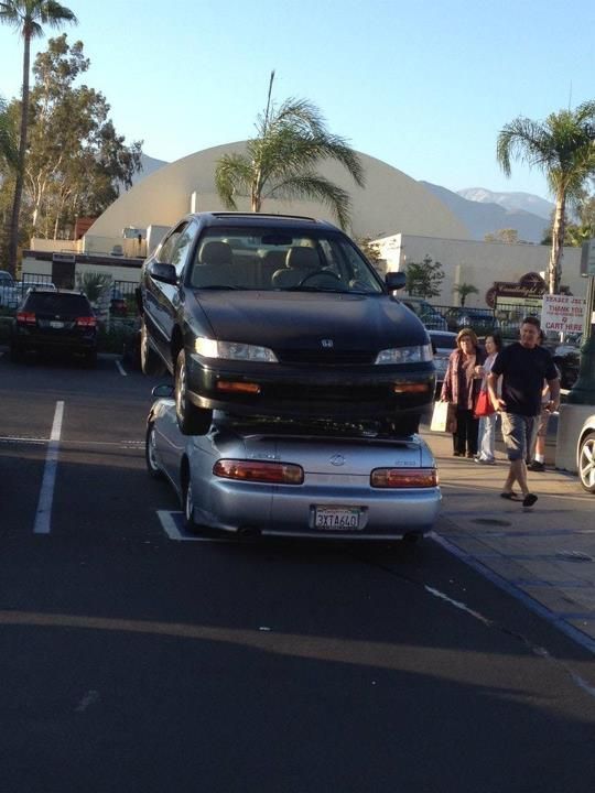 Необычный автомобильный трюк в Калифорнии (6 фото)