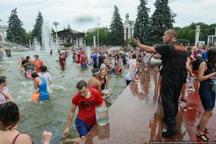 Эпическая Водная Битва в Москве (65 фото)