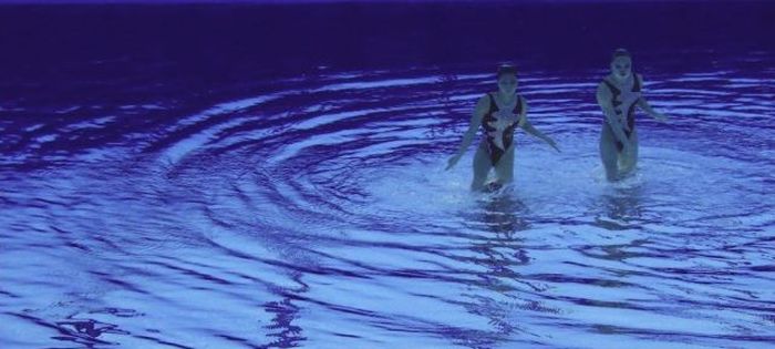 Свежий взгляд на синхронное плаванье (13 фото)