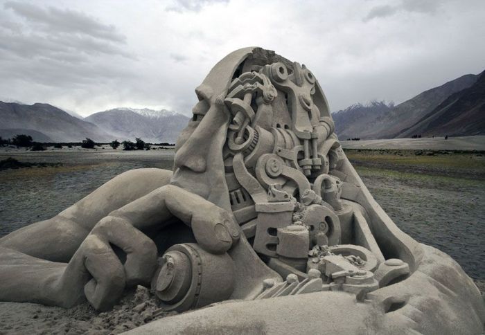 Удивительные скульптуры из песка (20 фото)