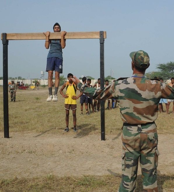 Как набирают солдат в индийскую армию (12 фото)