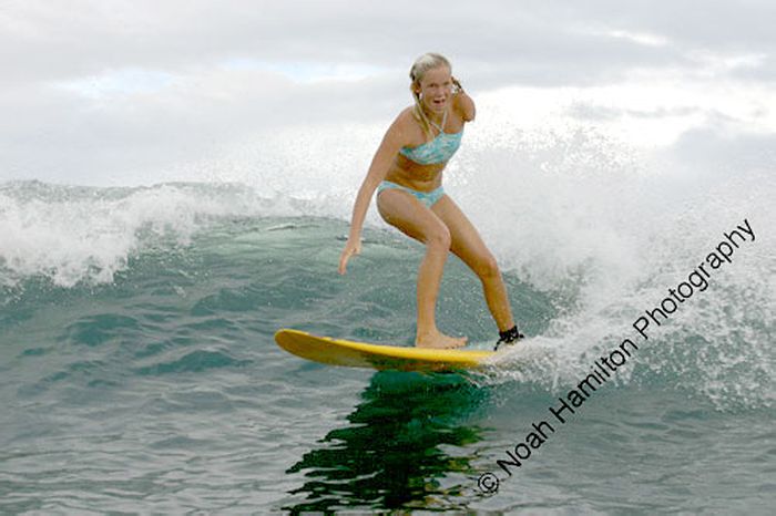 Бесстрашная серфингистка (21 фото)