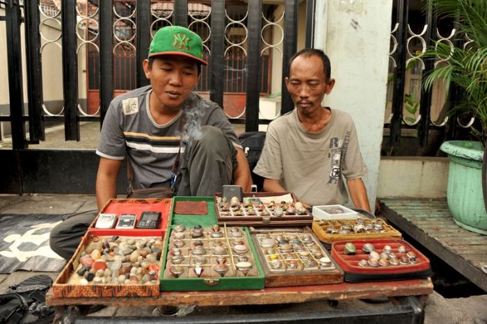 Как живут люди в трущобах Джакарты (69 фото)