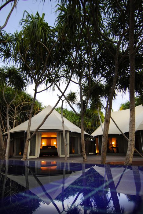 Райский отдых в палатках на Мальдивах (26 фото)