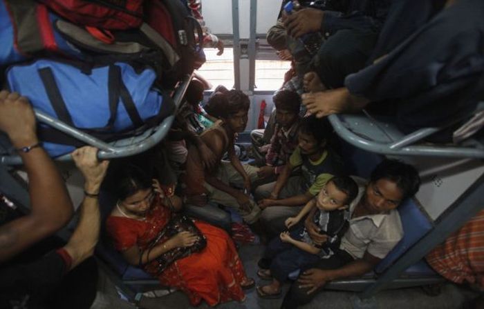 Ужасы железнодорожного транспорта в Индии (49 фото)